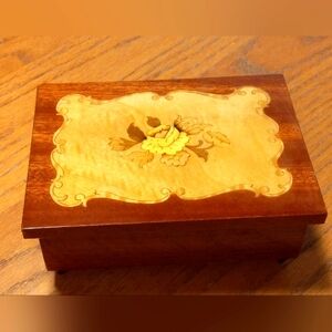 Vintage Sorrento Italian Music/Jewelry Box